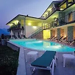La Perla 3* Tremezzo
