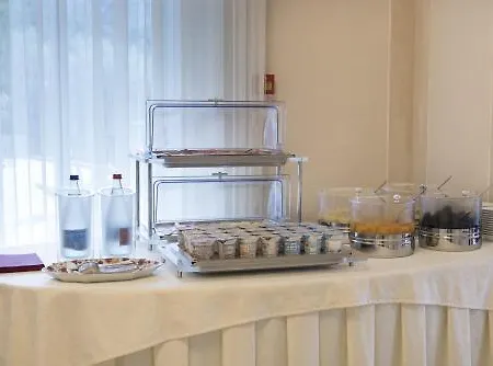Hotell La Perla 3*